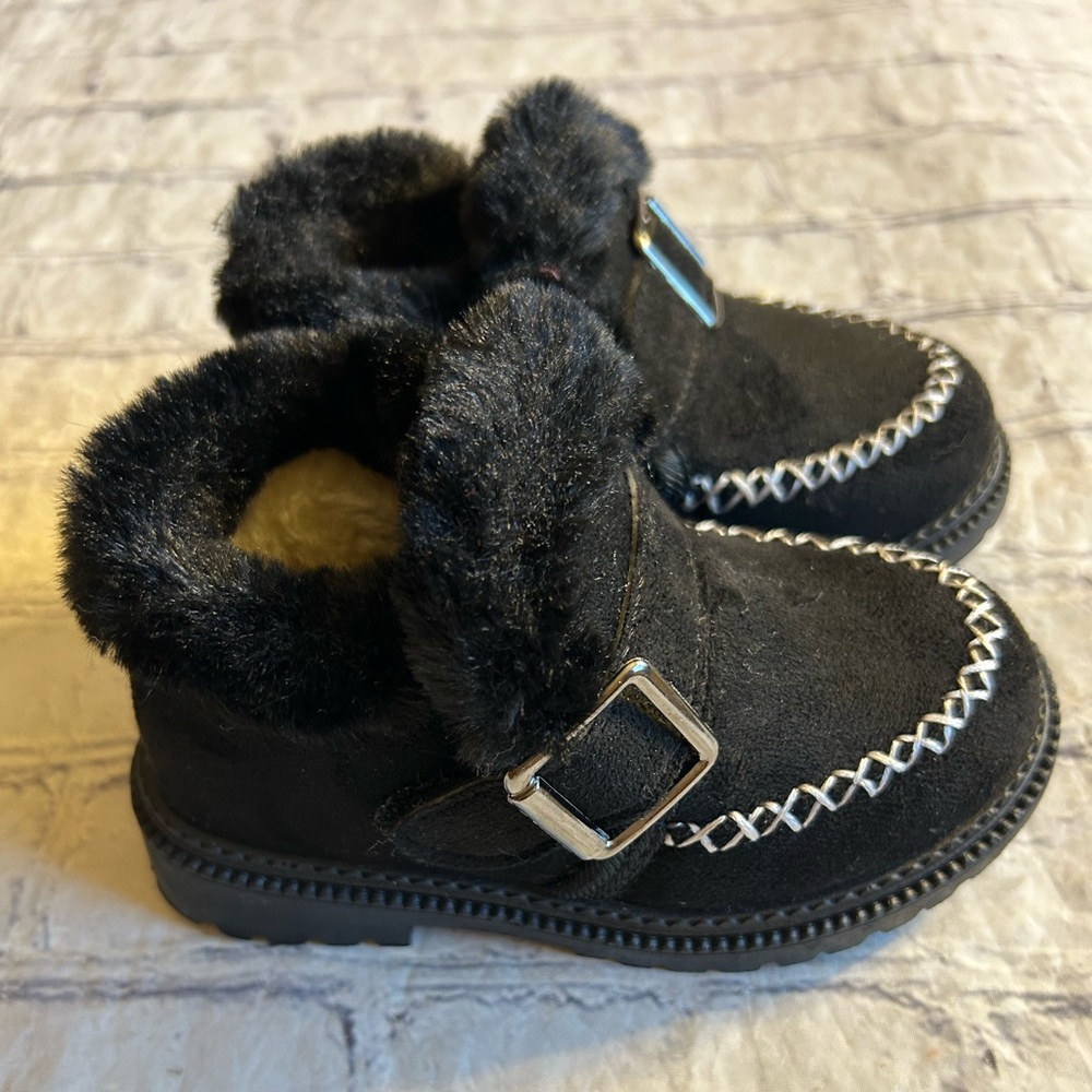 BLACK FAUX SUEDE FAUX FUR LINING SILVER STITCHING DETAILS VELCRO STRAP SIZE 8